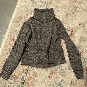 Lululemon gray ready to rulu turtleneck